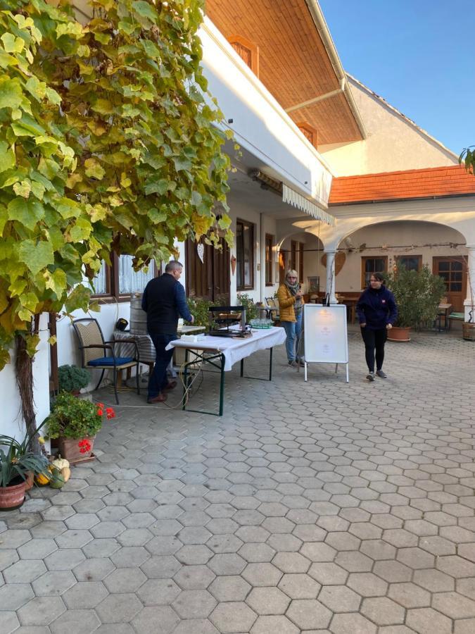 Andreashof Moerbisch Hotel Morbisch am See Bagian luar foto